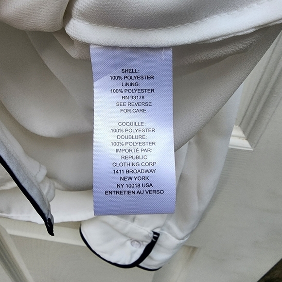 T Tahari White Button Down Blouse Size XL with Black Trim - Picture 4 of 12